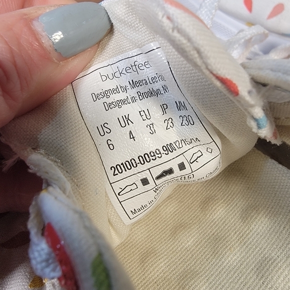 Bucketfeet Multi Color Rain Drop Print Canvas Sneakers Lace Up Size 6 - Picture 14 of 17